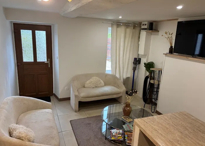 Jolie Maison Proche Tous Commerces * Agneaux